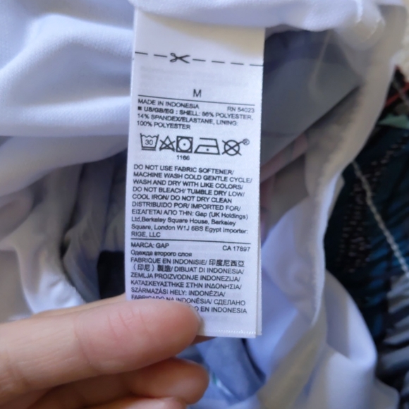 GAP women's running shorts NWT - Picture 4 of 5